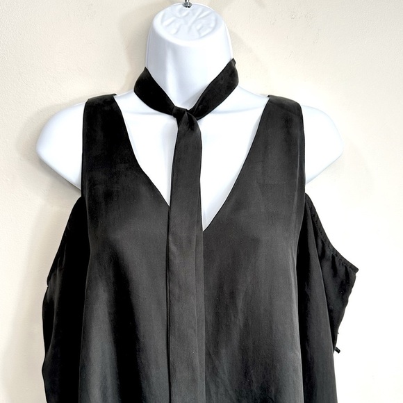 NWT Line & Dot Blouse with Tie Front Black Size Small - Picture 8 of 16